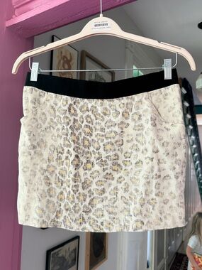 Raquel Allegra Animal Print Mini Skirt with Black Waistband - Cream Leopard